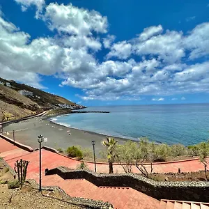 https://radazul-views-house.in-canary-islands.com